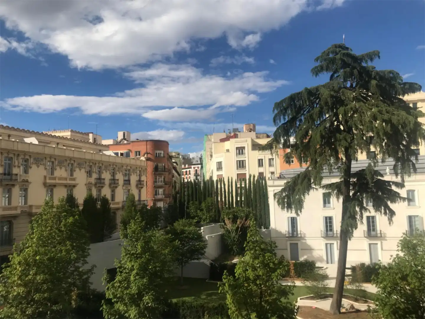 Vista exterior de Oficina de lloguer en Madrid