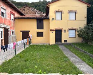 Vista exterior de Casa adosada en venda en Arenas de Iguña