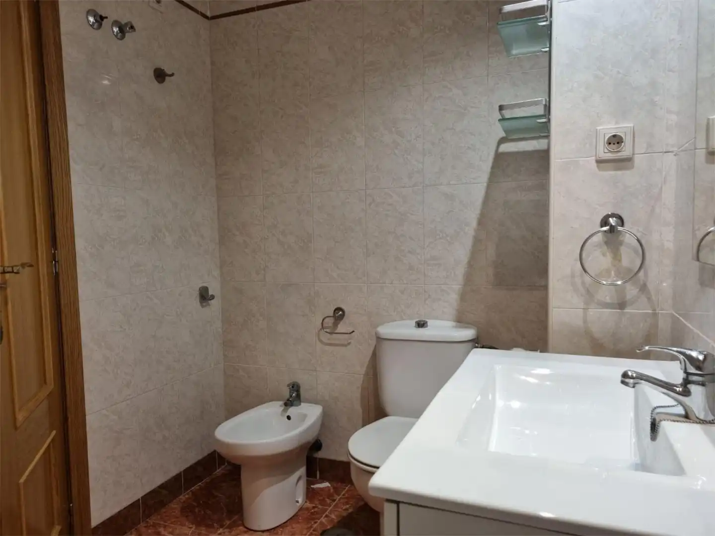 Room in Calle Escultor Montañés, 16, Garbinet - Parque de las Avenidas Bathroom of Apartments for share in Alicante / Alacant with Air Conditioner, Heating and Private garden