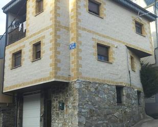 Vista exterior de Casa o xalet en venda en Encinedo amb Terrassa i Balcó