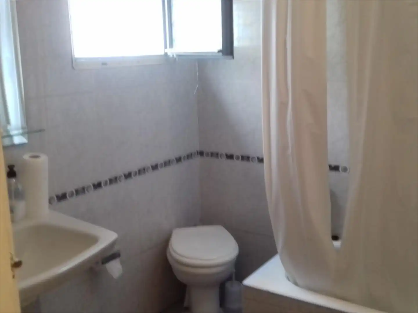 Flat for rent in Calle Amado de Lázaro, 2, Centro Bathroom of Flat for rent in Huelva with Terrace and Furnished