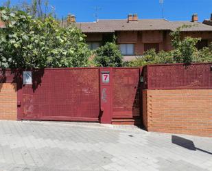 Exterior view of House or chalet for sale in  Madrid Capital  with Air Conditioner and Swimming Pool