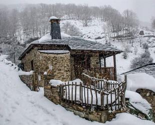 Vista exterior de Casa adosada en venda en Ponferrada amb Terrassa