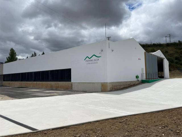 Garaje en Alquiler en Barrio Aloa, 13 en Puente la Reina / Gares