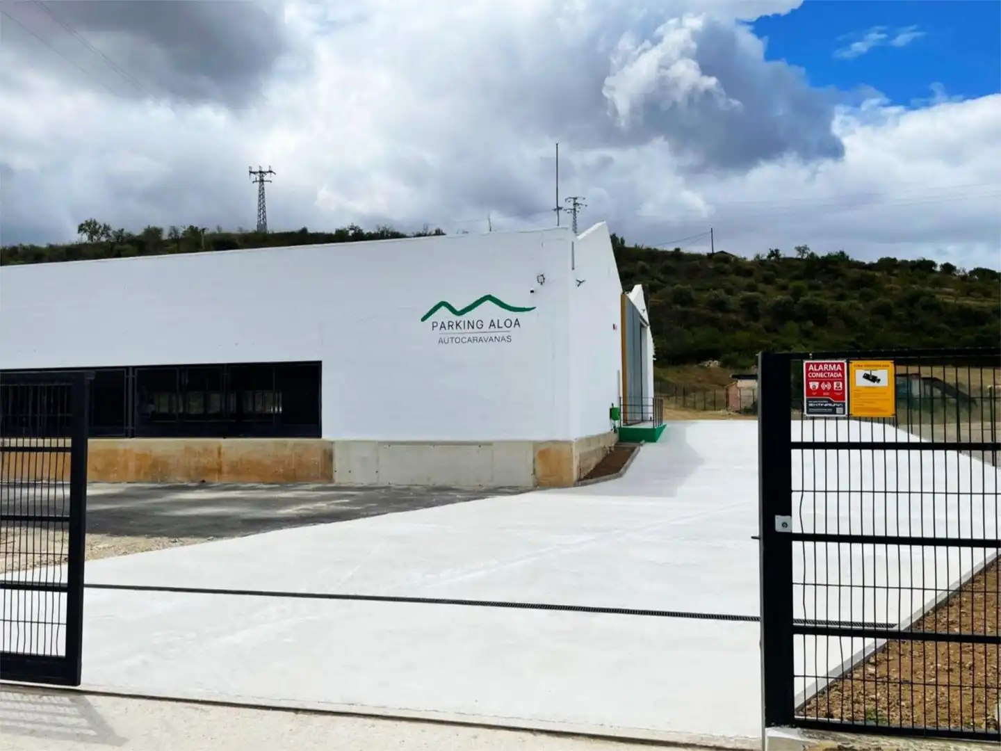 Vista exterior de Garaje de alquiler en Puente la Reina / Gares