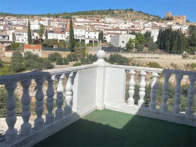Casa adosada en Venta en Calle Huelva, 5 en Canena