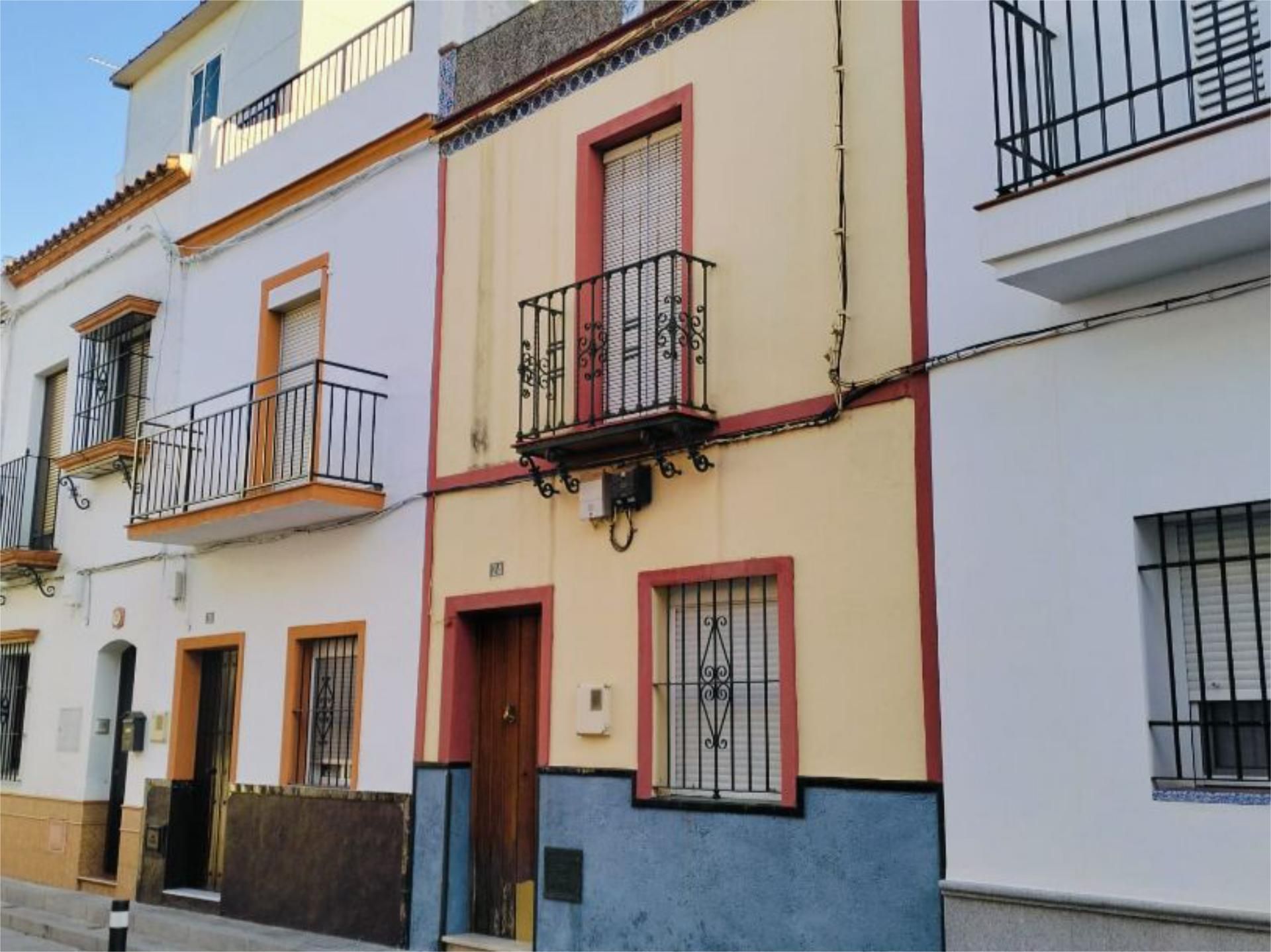 Exterior view of Single-family semi-detached for sale in Los Palacios y Villafranca  with Air Conditioner, Terrace and Balcony