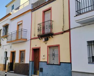 Exterior view of Single-family semi-detached for sale in Los Palacios y Villafranca  with Air Conditioner, Terrace and Balcony