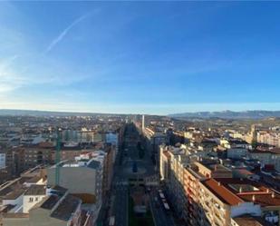 Vista exterior de Pis per a compartir en  Logroño amb Terrassa i Balcó