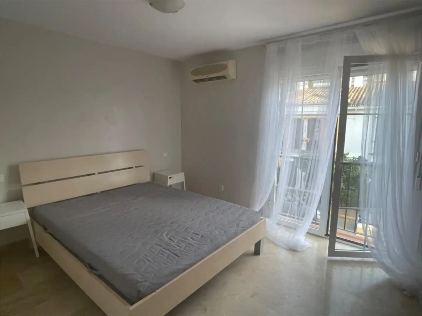 Casa adosada en venda a Calle Punta de la Plata, 33, Zona de Punta Plata Dormitori de Casa adosada en venda en Estepona amb Aire condicionat, Piscina i Balcó
