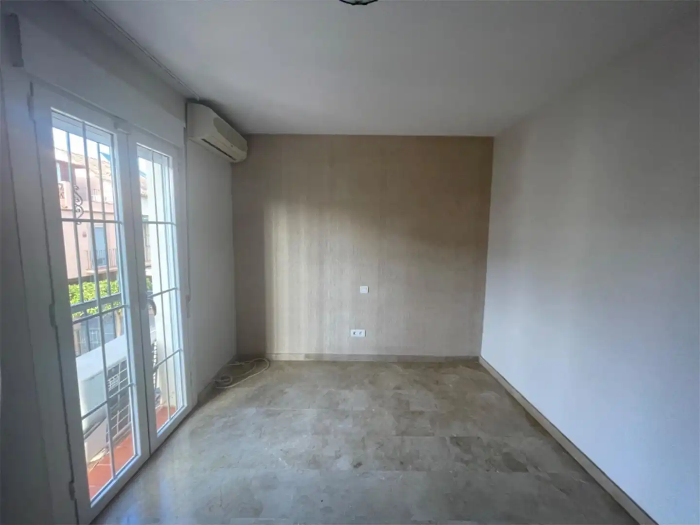Casa adosada en venda a Calle Punta de la Plata, 33, Zona de Punta Plata Dormitori de Casa adosada en venda en Estepona amb Aire condicionat, Piscina i Balcó