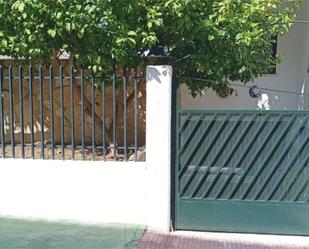 Vista exterior de Casa adosada en venda en  Jaén Capital amb Terrassa, Piscina i Balcó