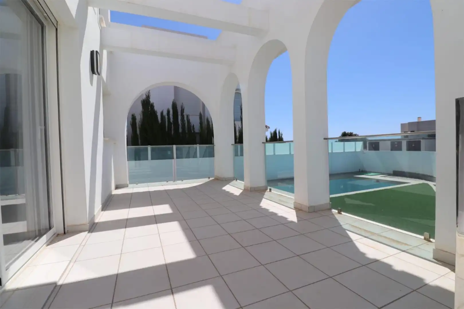 Einfamilien-Reihenhaus zum Verkauf in Avenida del Salvador, 1, Rojales Terrasse von Einfamilien-Reihenhaus zum Verkauf in Rojales mit Klimaanlage und Schwimmbad