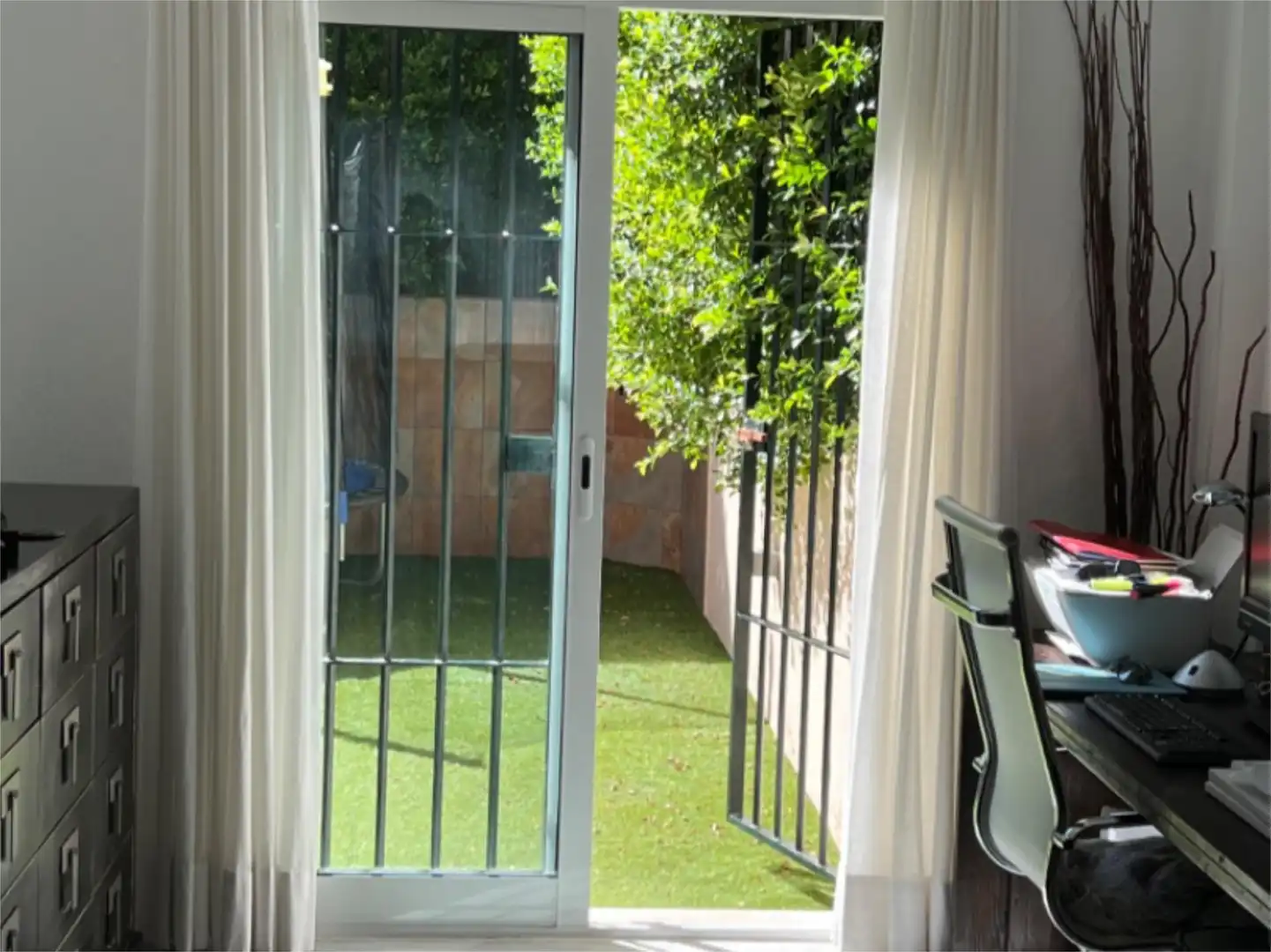 Einfamilien-Reihenhaus zur Miete in Urbanizacion Altozano 3, 2, San García Garten von Einfamilien-Reihenhaus zur Miete in Algeciras mit Privatgarten, Terrasse und Abstellraum