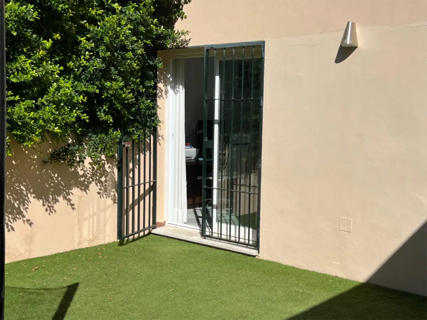 Einfamilien-Reihenhaus zur Miete in Urbanizacion Altozano 3, 2, San García Terrasse von Einfamilien-Reihenhaus zur Miete in Algeciras mit Privatgarten, Terrasse und Abstellraum