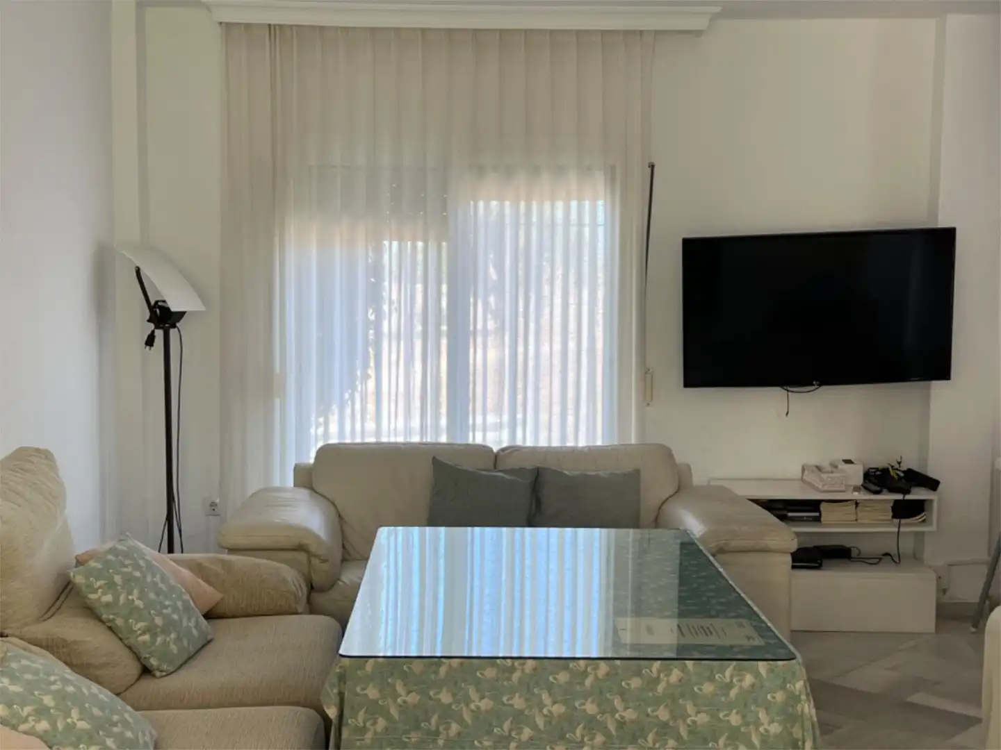 Einfamilien-Reihenhaus zur Miete in Urbanizacion Altozano 3, 2, San García Wohnzimmer von Einfamilien-Reihenhaus zur Miete in Algeciras mit Privatgarten, Terrasse und Abstellraum