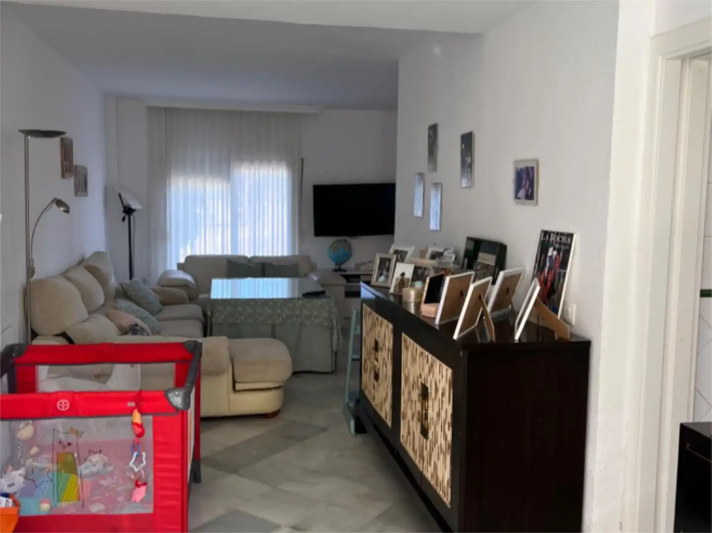 Einfamilien-Reihenhaus zur Miete in Urbanizacion Altozano 3, 2, San García Wohnzimmer von Einfamilien-Reihenhaus zur Miete in Algeciras mit Privatgarten, Terrasse und Abstellraum