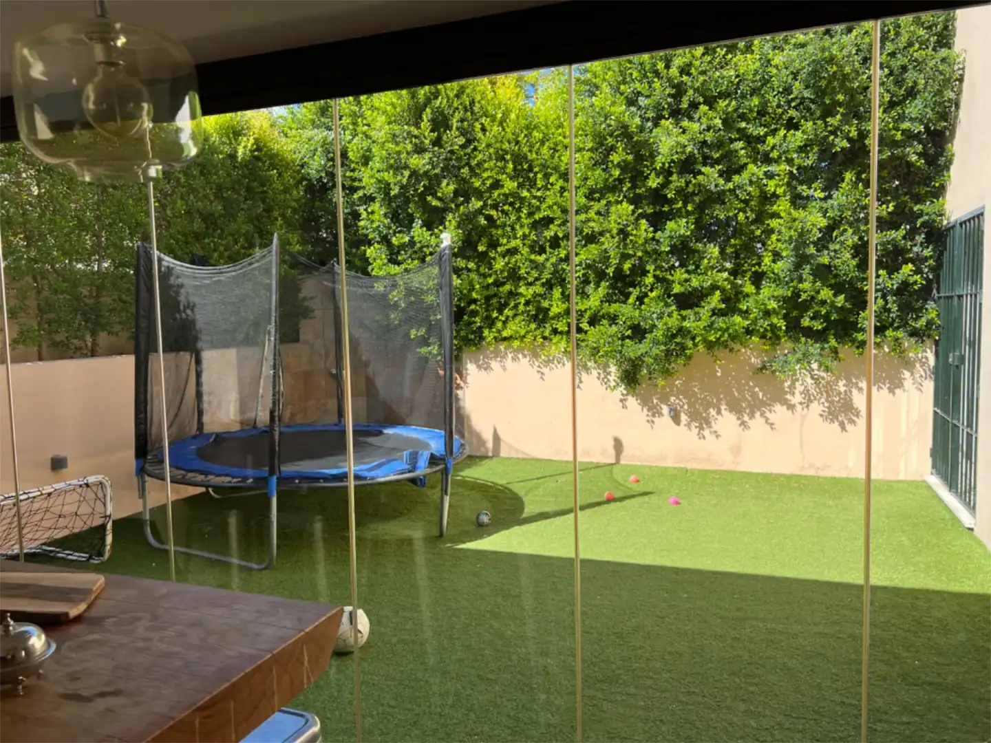 Einfamilien-Reihenhaus zur Miete in Urbanizacion Altozano 3, 2, San García Garten von Einfamilien-Reihenhaus zur Miete in Algeciras mit Privatgarten, Terrasse und Abstellraum