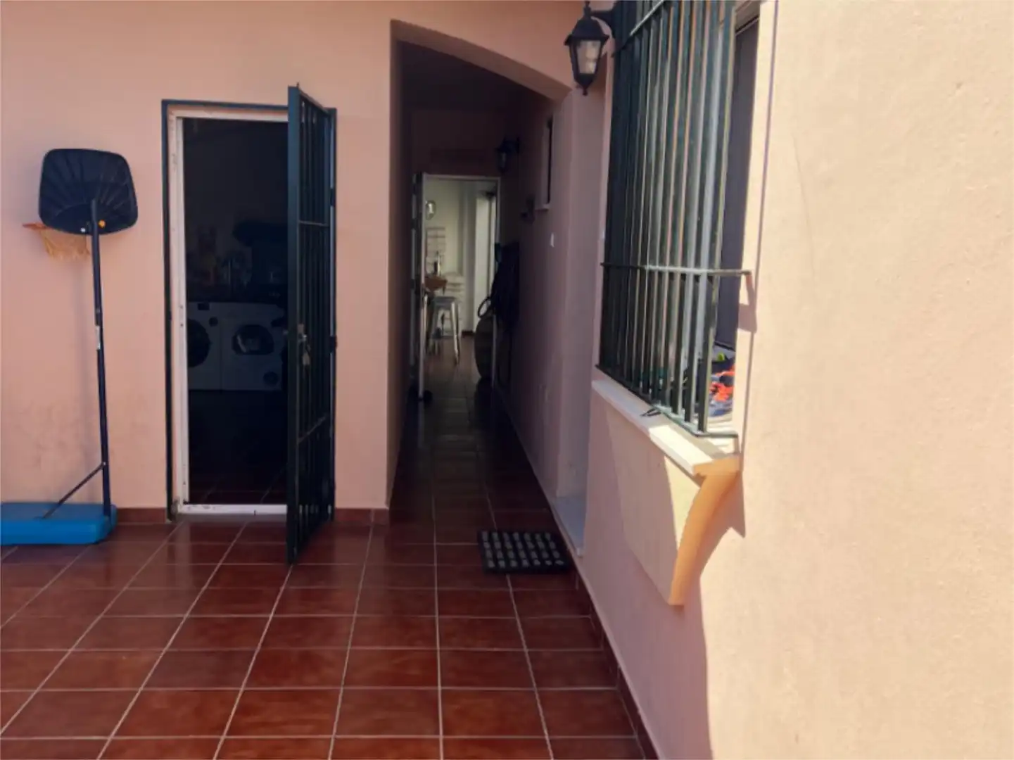 Einfamilien-Reihenhaus zur Miete in Urbanizacion Altozano 3, 2, San García Einfamilien-Reihenhaus zur Miete in Algeciras mit Privatgarten, Terrasse und Abstellraum