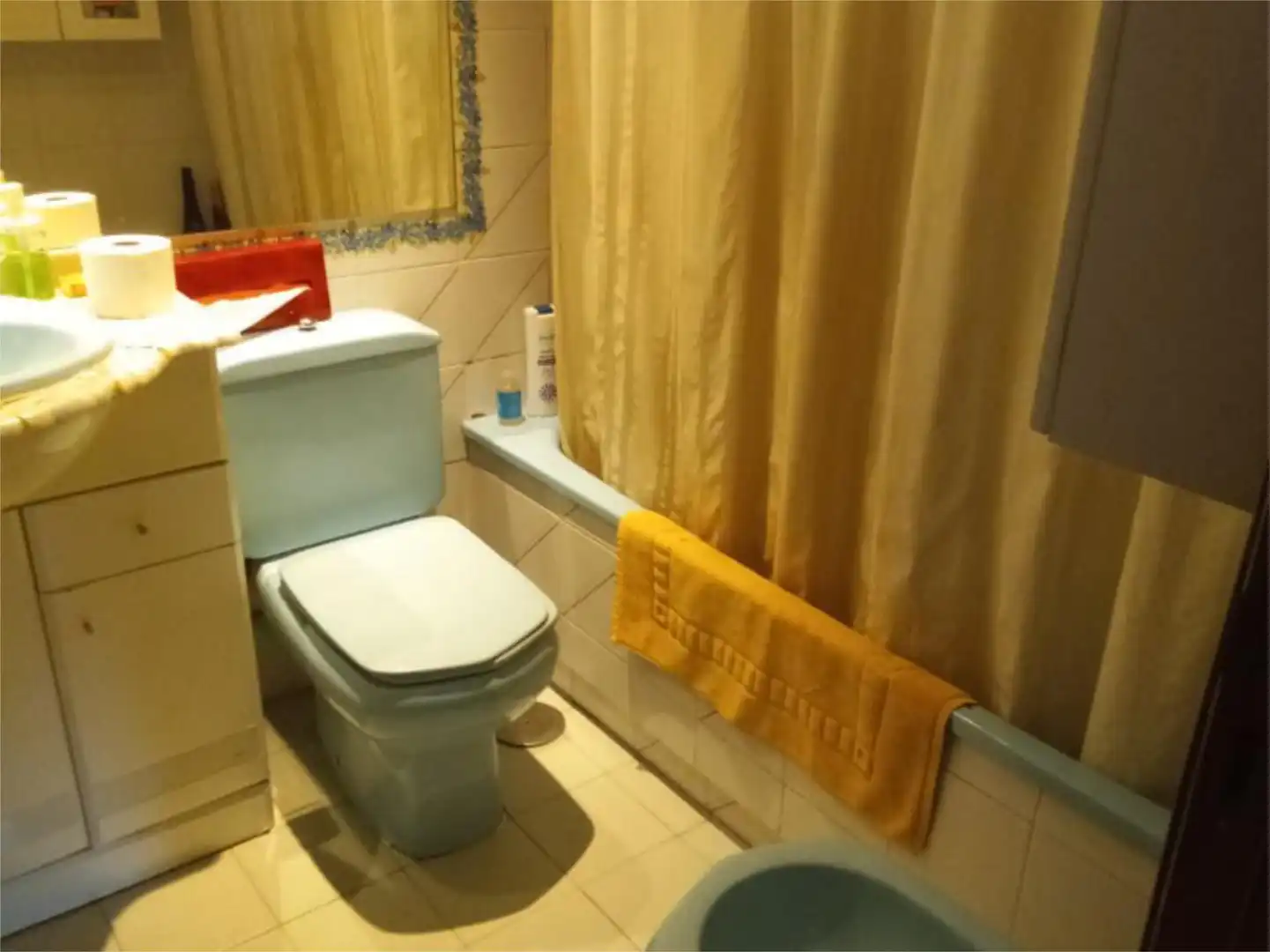 Room in Calle de Arturo Soria, 334, Costillares Bathroom of Flat for share in Madrid with Heating, Private garden and Parquet flooring