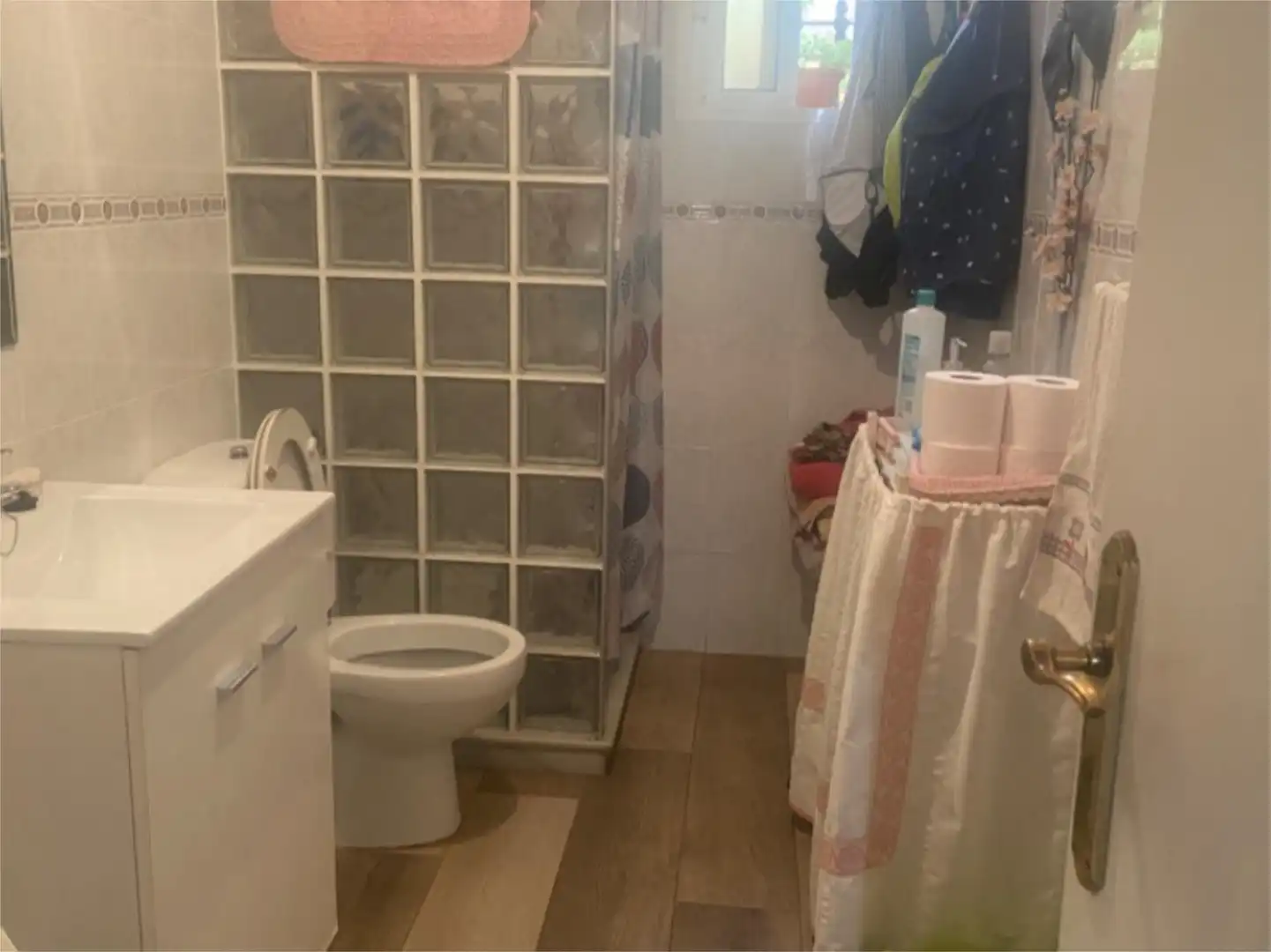 Bathroom of Houses for sale in Algeciras  with Air Conditioner and Storage room
