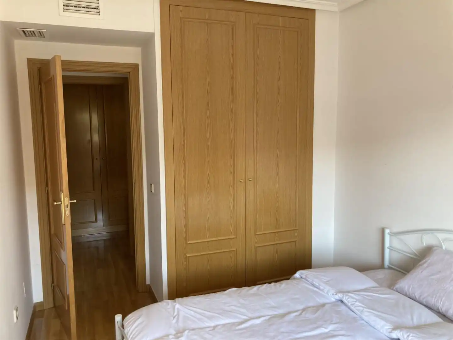 Bedroom of Flat for share in Pozuelo de Alarcón  with Air Conditioner, Heating and Parquet flooring
