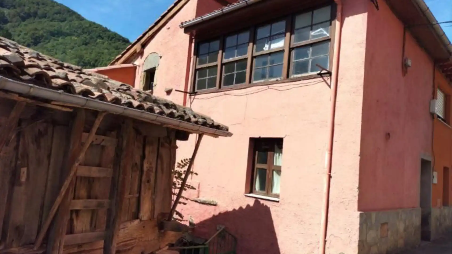 Vista exterior de Casa adosada en venta en Aller