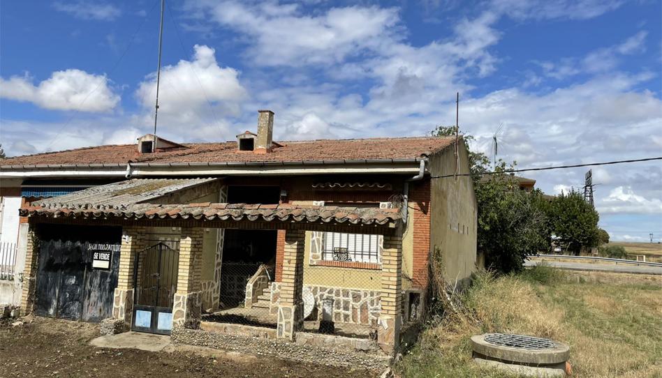 Single-family semi-detached for sale in Quiruelas de Vidriales, Zamora - image 1 Photo 1 of Single-family semi-detached for sale in Quiruelas de Vidriales, Zamora