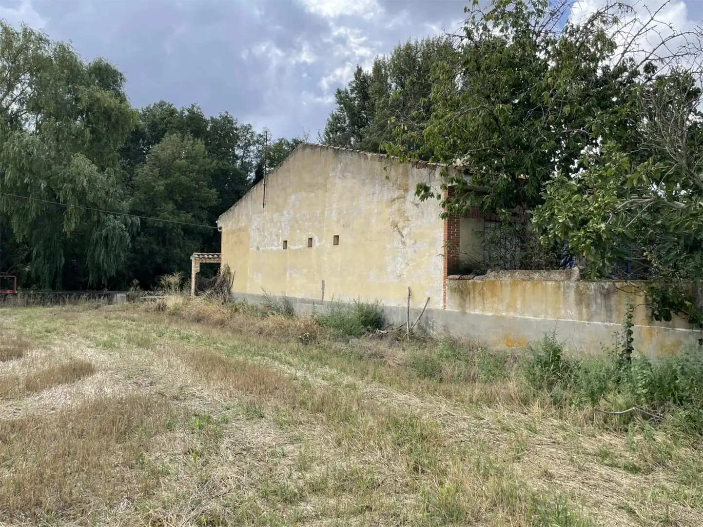 Einfamilien-Reihenhaus zum Verkauf in Quiruelas de Vidriales mit Privatgarten