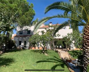 Jardí de Casa o xalet en venda en Boadilla del Monte amb Aire condicionat, Terrassa i Piscina