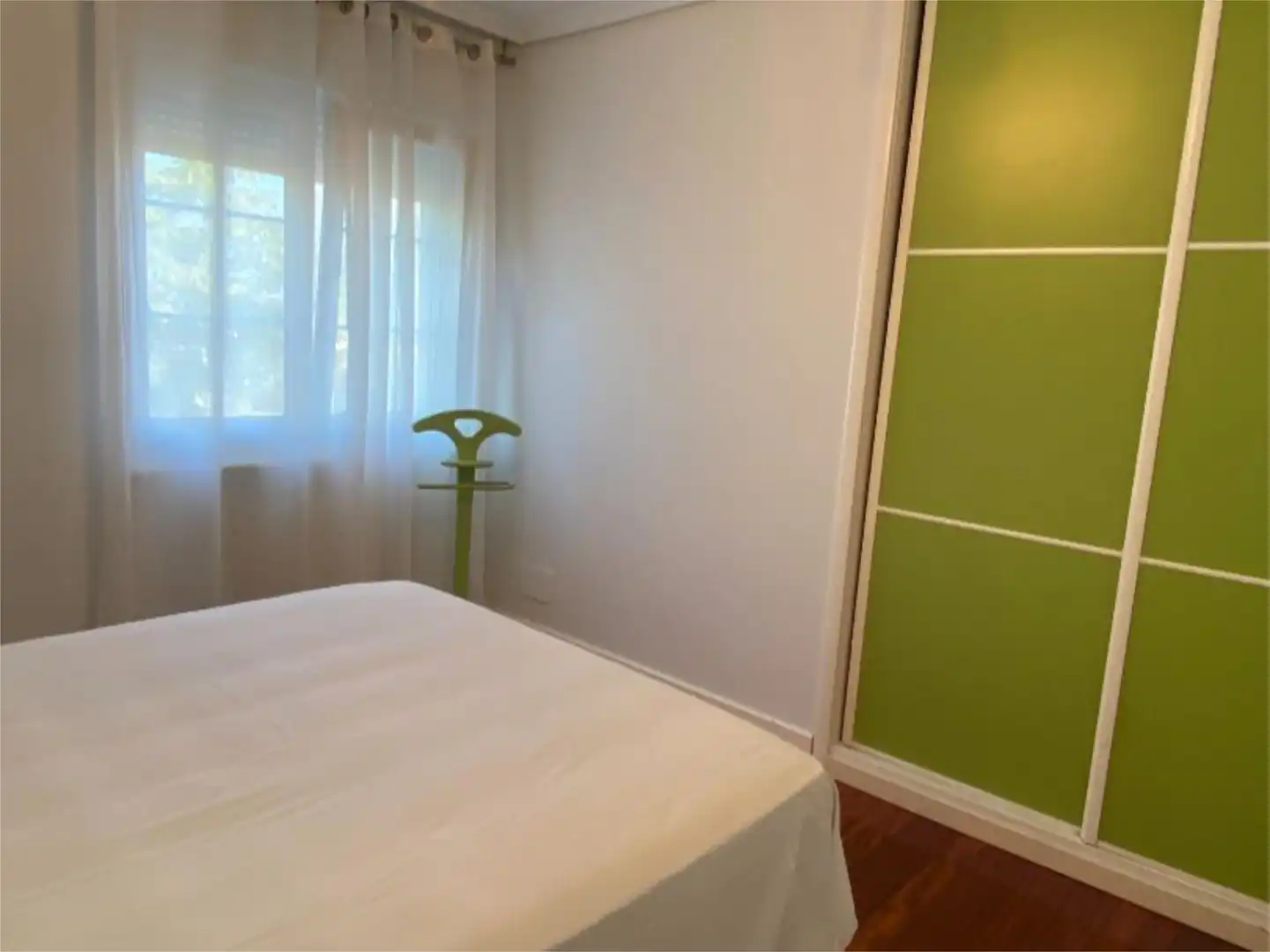 Habitación en Calle Pedro Rodríguez-Parets, 1, Valdenoja Habitación de Piso para compartir en Santander con Calefacción, Jardín privado y Parquet