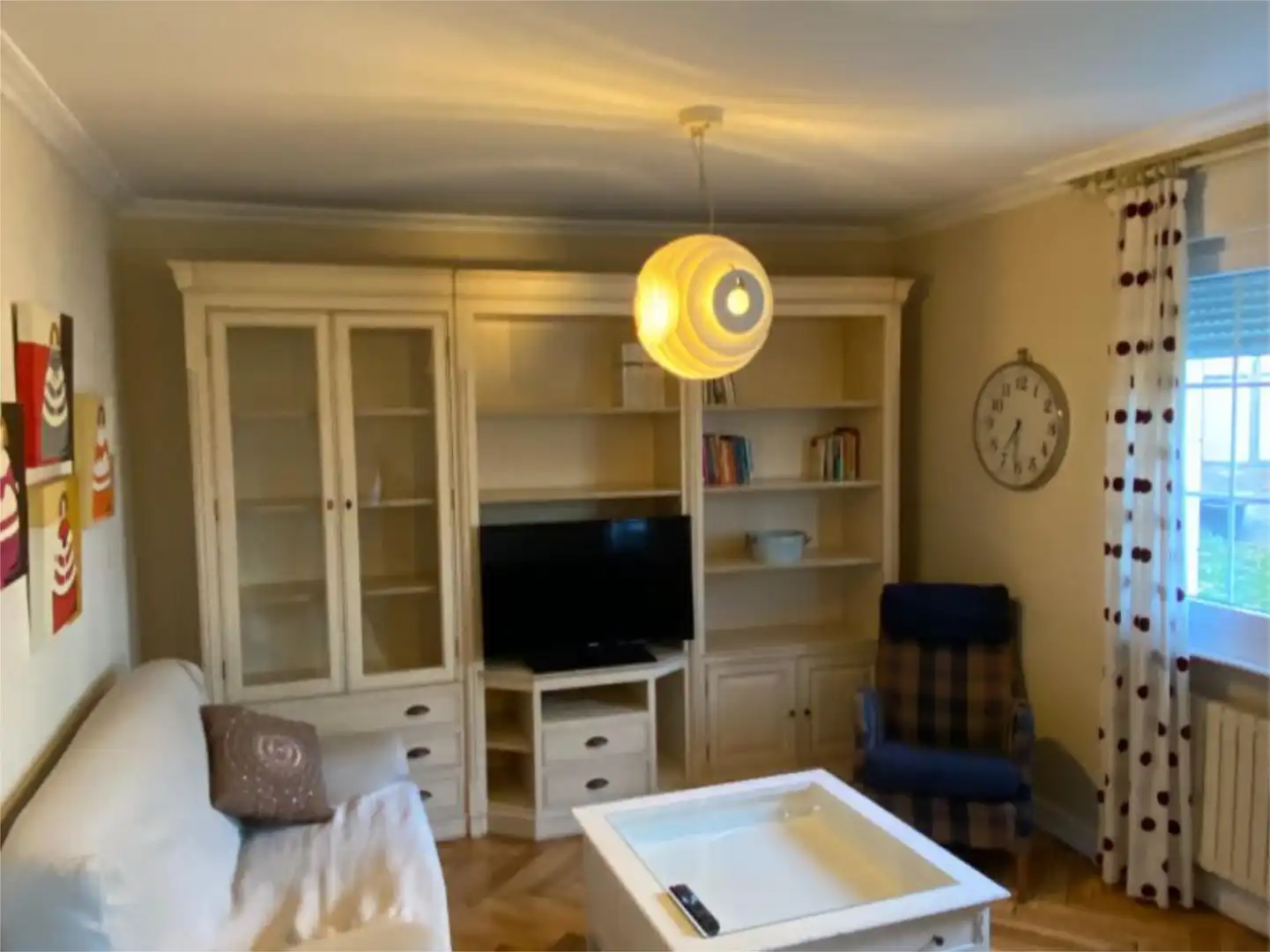 Habitación en Calle Pedro Rodríguez-Parets, 1, Valdenoja Sala de estar de Piso para compartir en Santander con Calefacción, Jardín privado y Parquet