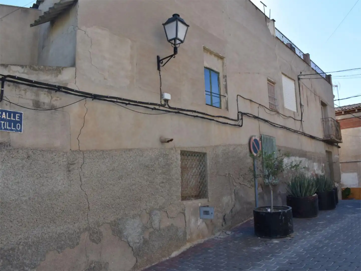 Vista exterior de Casa adosada en venda en Albudeite amb Terrassa i Balcó