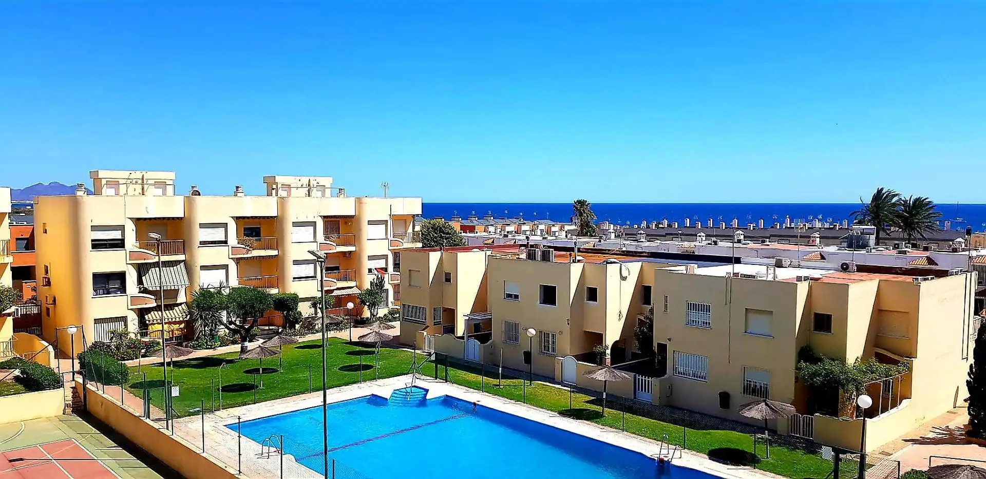 Piso en venta en Camino del Encaje, 64, Retamar Vista exterior de Piso en venta en Almería Capital con Aire acondicionado y Terraza