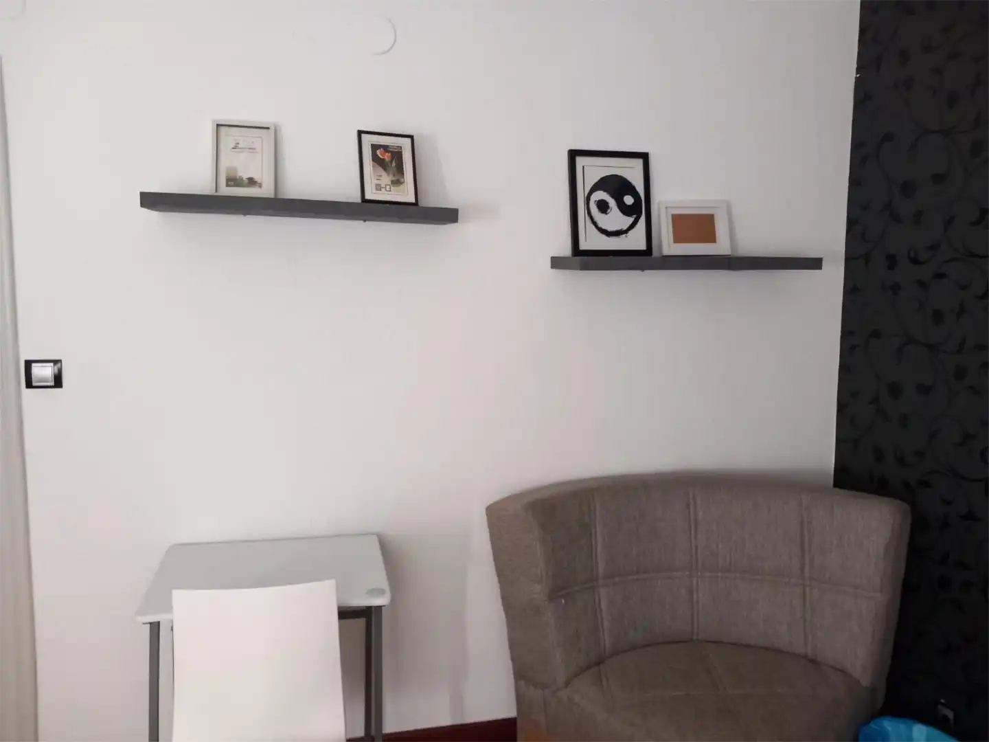 Habitación en Travesía Concepción Benítez, 2, Echavacóiz Sala de estar de Piso para compartir en Pamplona / Iruña con Calefacción, Parquet y Amueblado