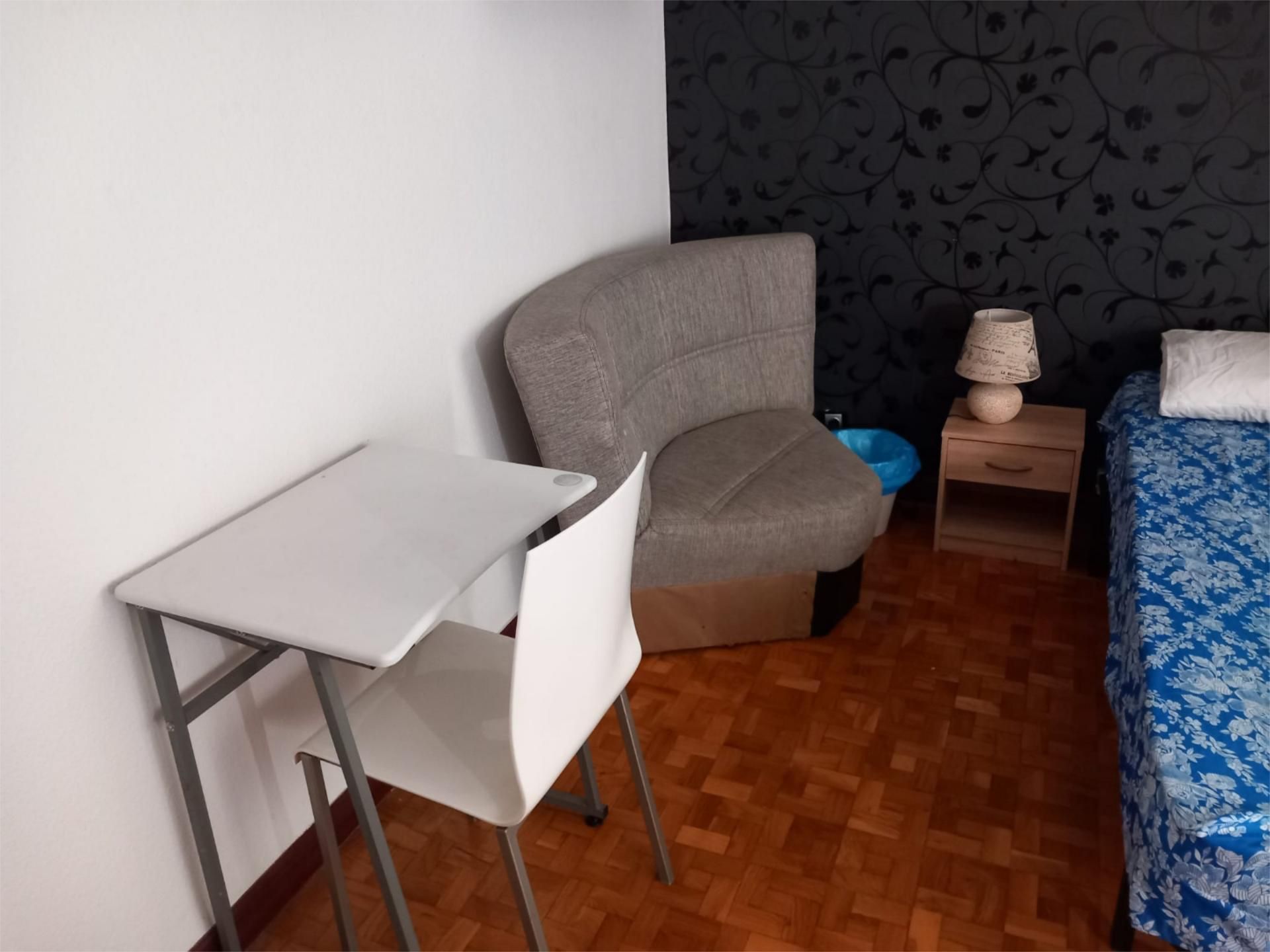 Sala d'estar de Pis per a compartir en  Pamplona / Iruña amb Calefacció, Parquet i Moblat