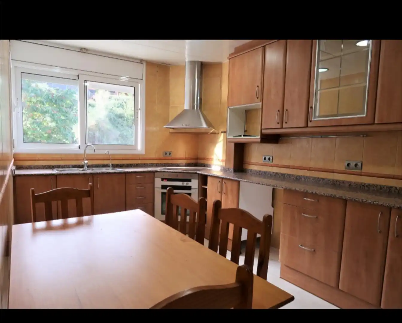 Habitación en Avinguda dels Païssos Catalans, 159, Vallirana Cocina de Planta baja para compartir en Vallirana con Jardín privado, Parquet y Terraza