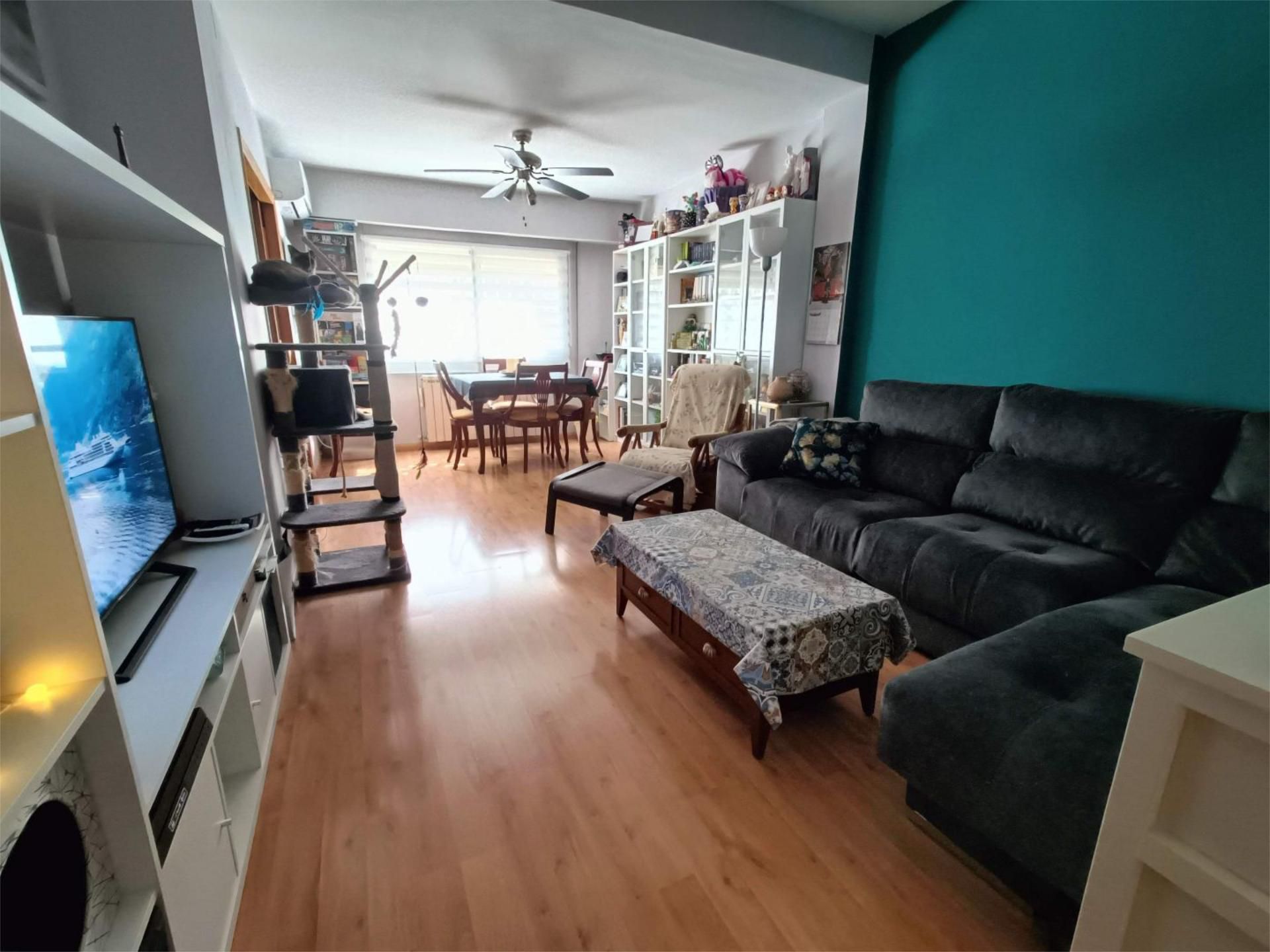Sala d'estar de Casa o xalet en venda en  Madrid Capital amb Aire condicionat, Terrassa i Balcó