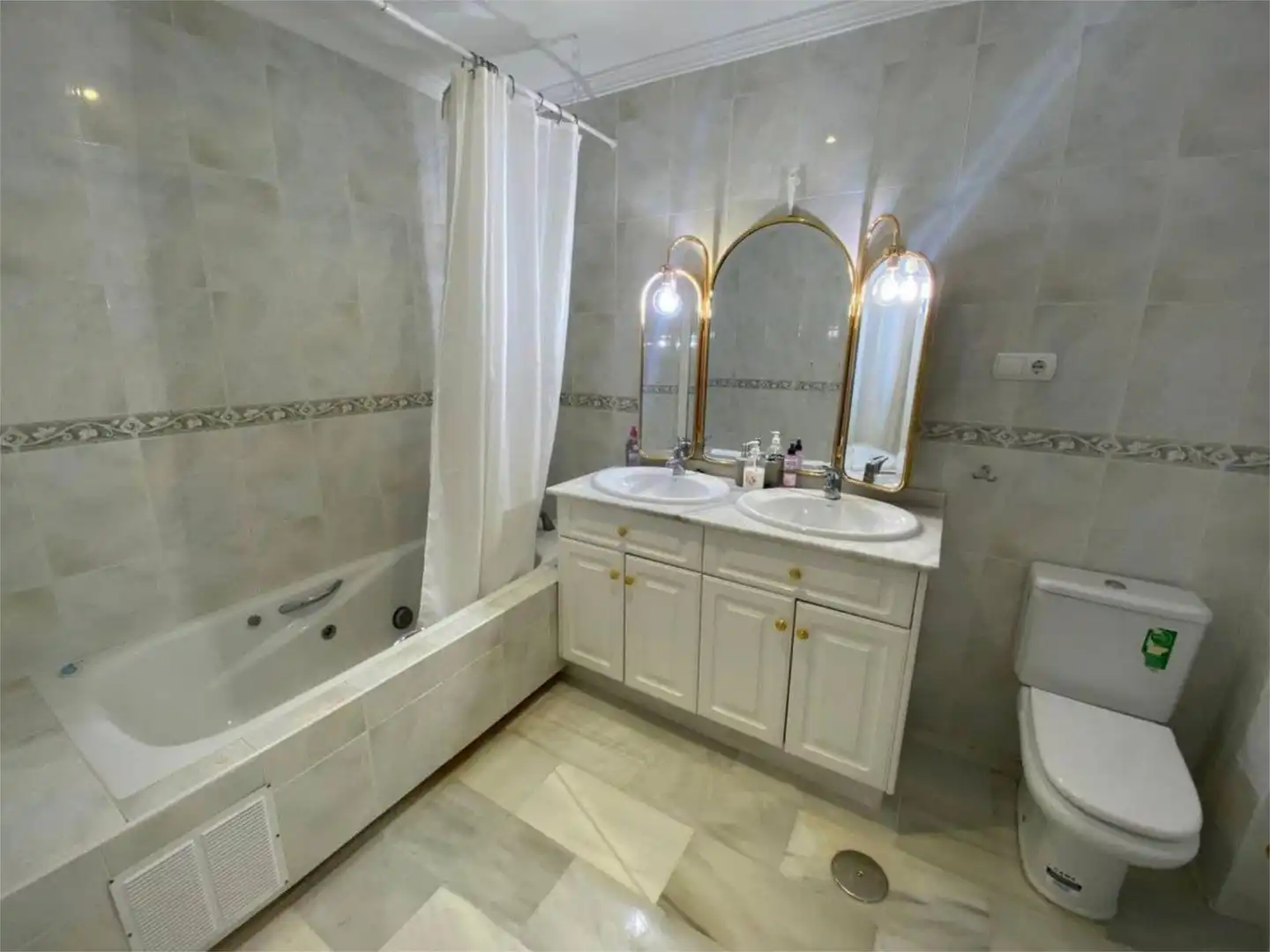 Flat for sale in Avenida de los Escritores, 10, Estepona Golf Bathroom of Flat for sale in Estepona with Air Conditioner, Heating and Parquet flooring