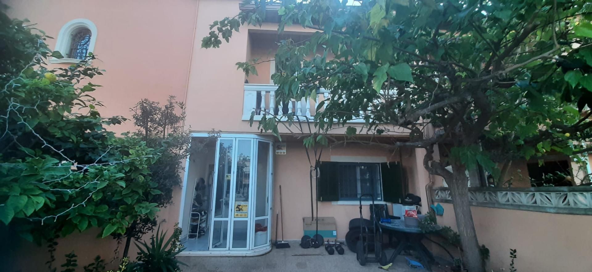 Casa adosada per a compartir a Carrer de la Grua, 42, Les Maravelles