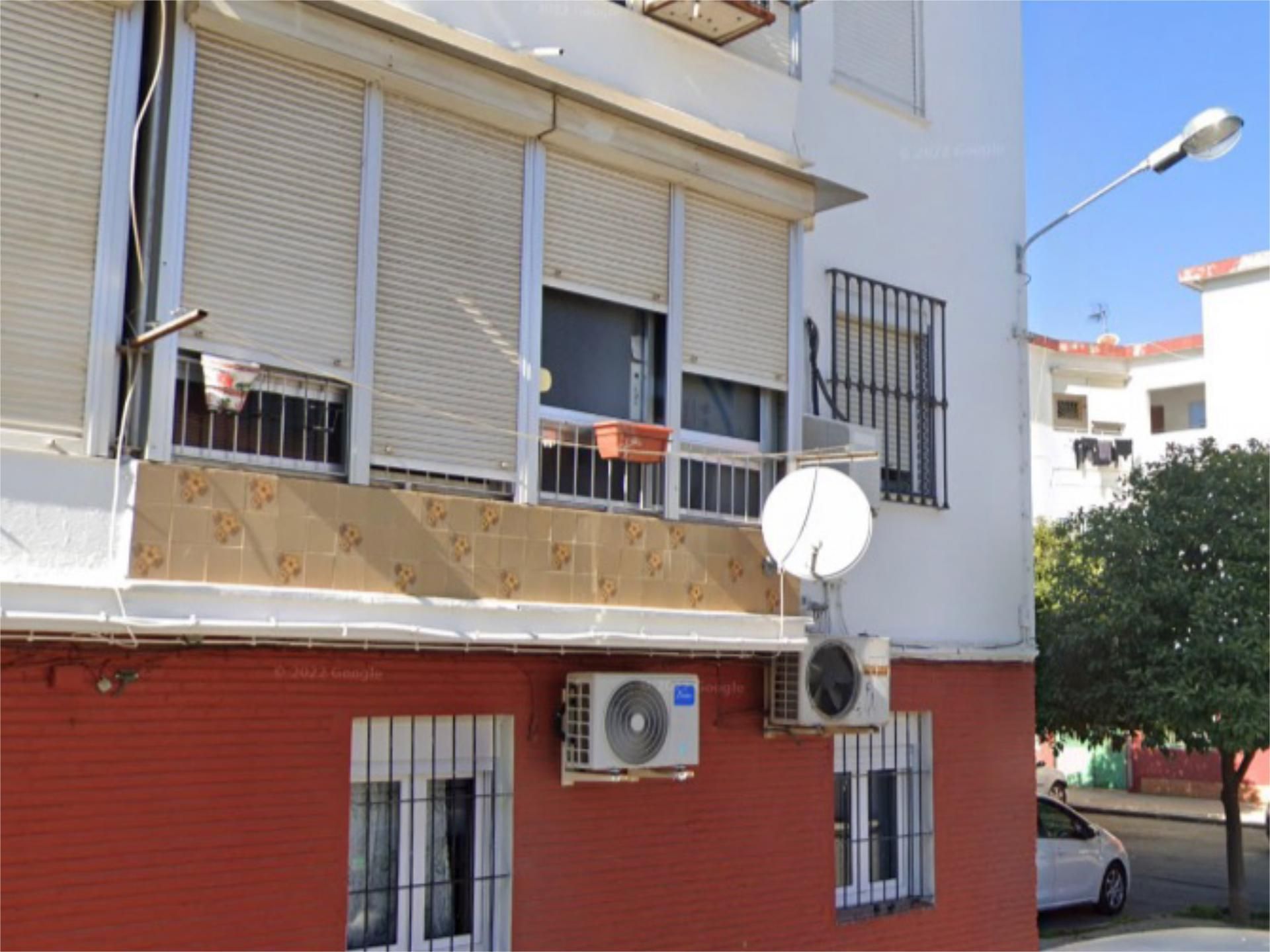 Vista exterior de Pis de lloguer en  Sevilla Capital amb Aire condicionat, Moblat i Balcó