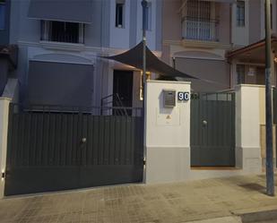 Vista exterior de Casa adosada en venda en Lucena amb Aire condicionat i Balcó