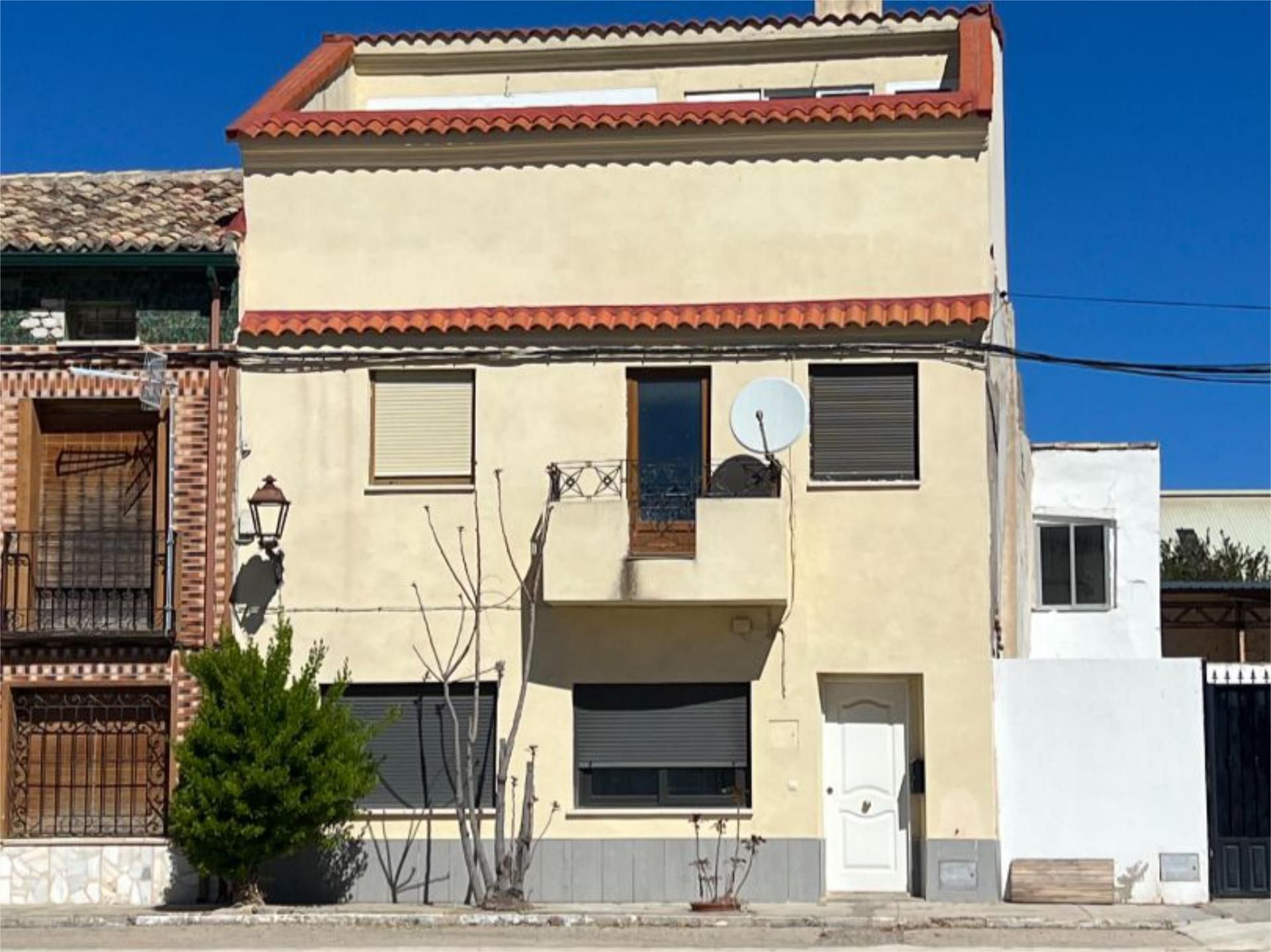 Casa adosada en venda a Plaza Don Miguel de Carrascosa, 2, Campos del Paraíso Vista exterior de Casa adosada en venda en Campos del Paraíso amb Calefacció i Terrassa