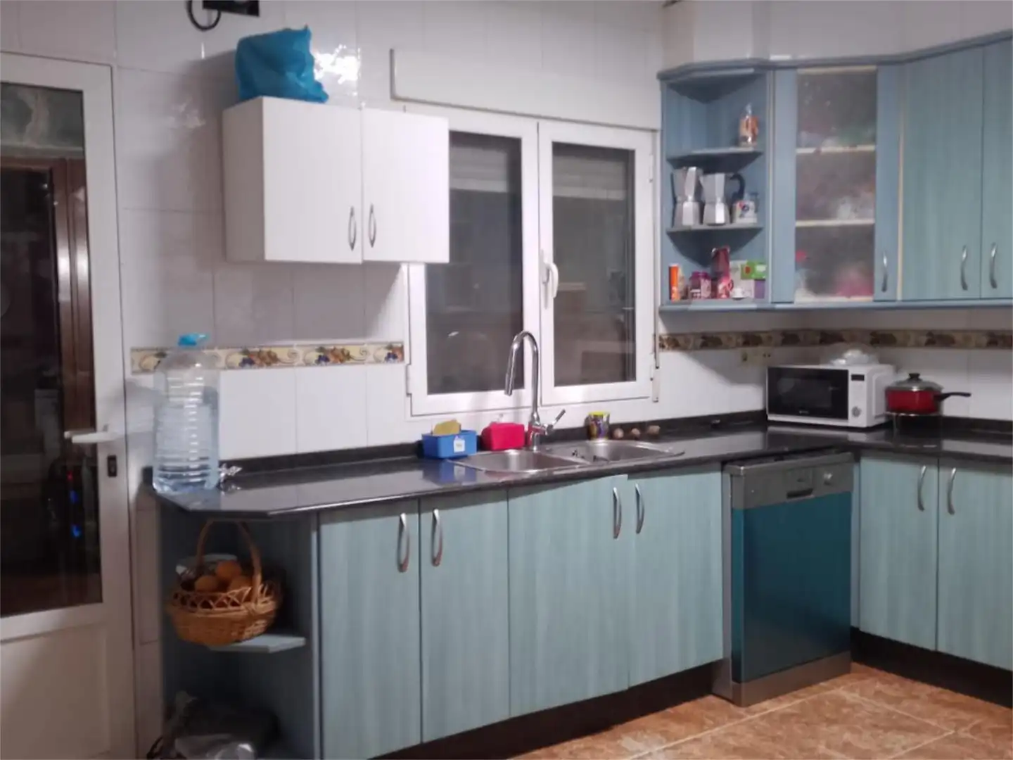 Küche von Einfamilien-Reihenhaus zum Verkauf in Casasimarro mit Terrasse und Abstellraum