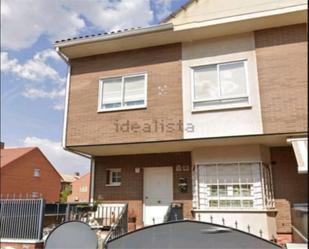 Exterior view of House or chalet for sale in Alcalá de Henares  with Air Conditioner, Terrace and Balcony