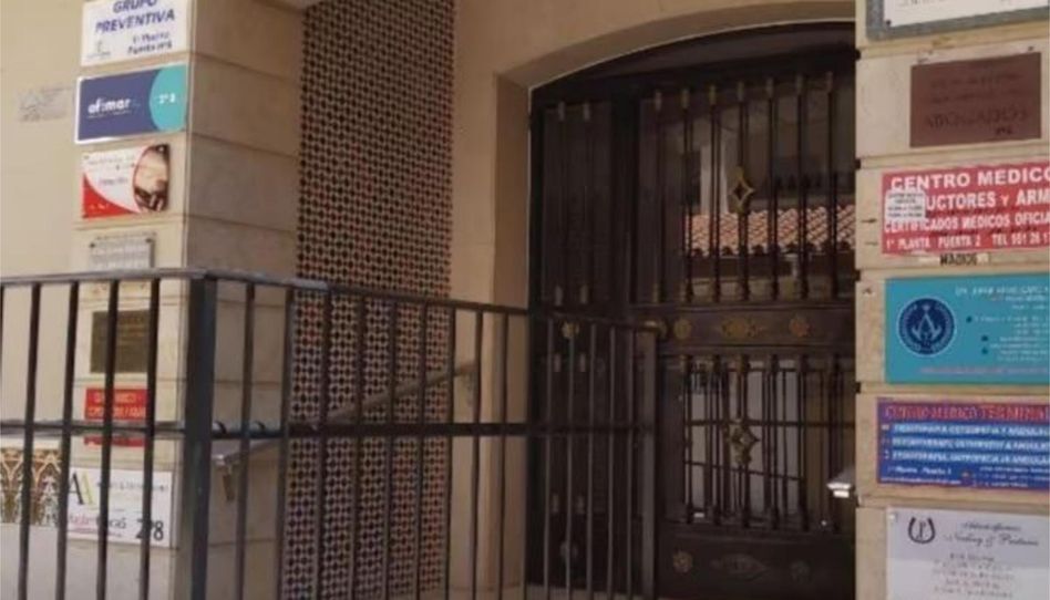 Piso en venta en Calle San Pancracio, 7, Puerto Deportivo, Fuengirola - imagen 1 Foto 1 de Piso en venta en Calle San Pancracio, 7, Puerto Deportivo, Fuengirola
