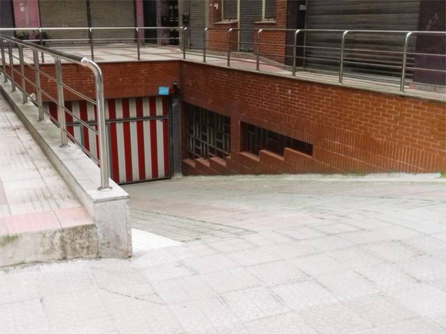 Garaje en Alquiler en Leon Kalea, 18 en Centro - Ariz - Uribarri