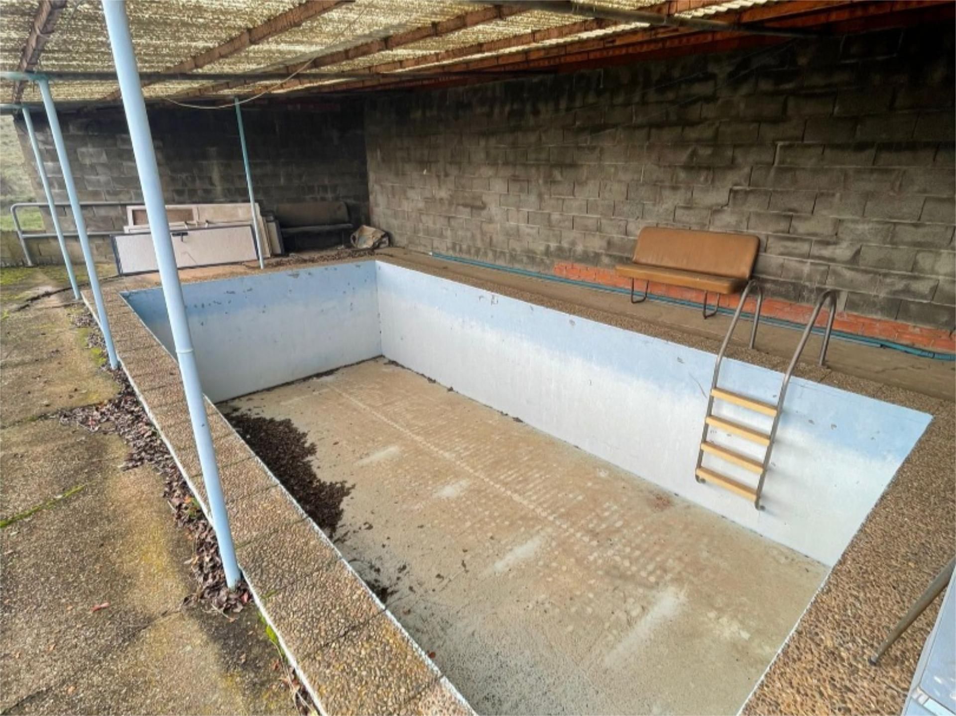 Swimming pool of House or chalet for sale in Benavides  with Heating, Private garden and Swimming Pool