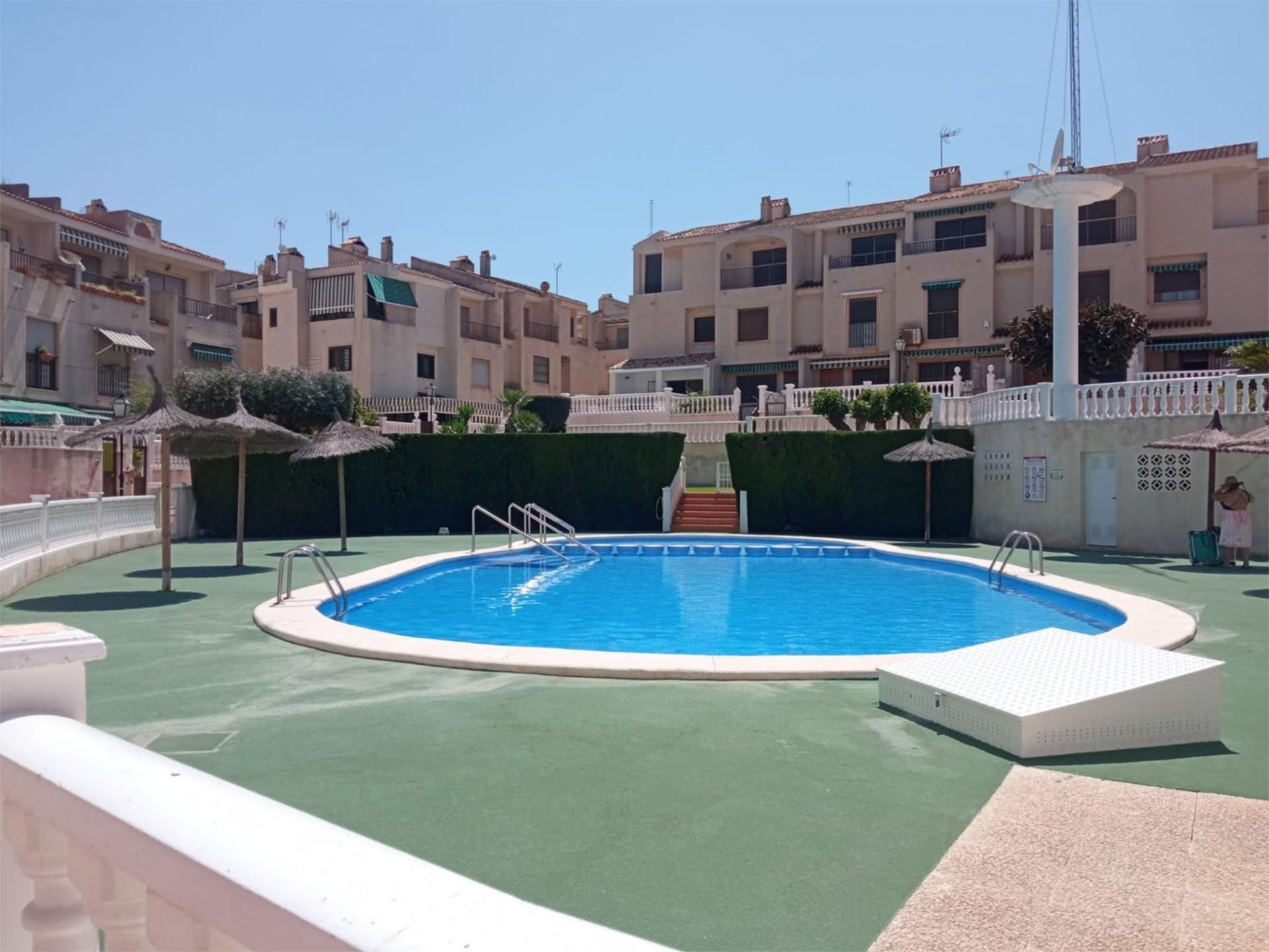 Piscina de Casa adosada en venda en Guardamar del Segura amb Terrassa, Piscina i Balcó