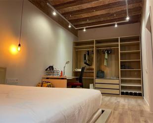 Dormitori de Apartament per a compartir en  Barcelona Capital amb Balcó